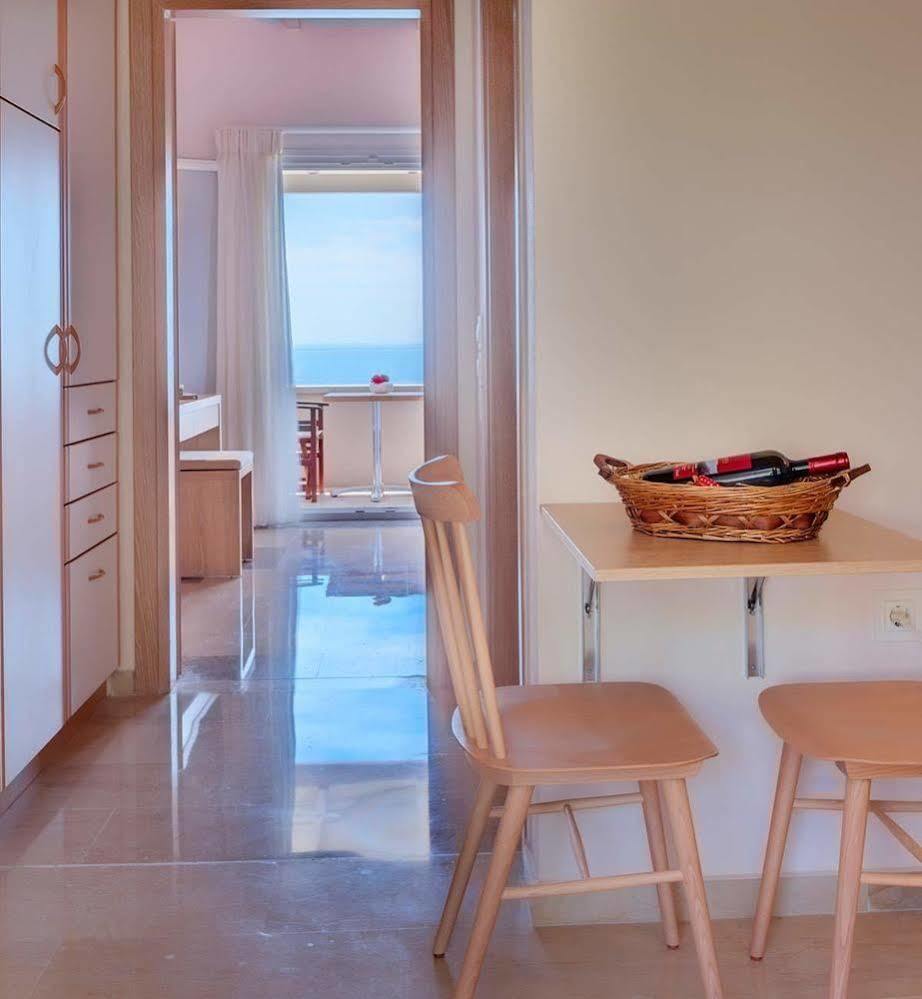 Krouzeri Beach Apartments Κατάβολος Εξωτερικό φωτογραφία